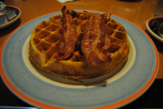 Belgisk våffla med bacon.