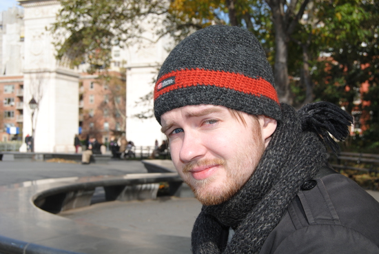 Daniel med ny mössa.